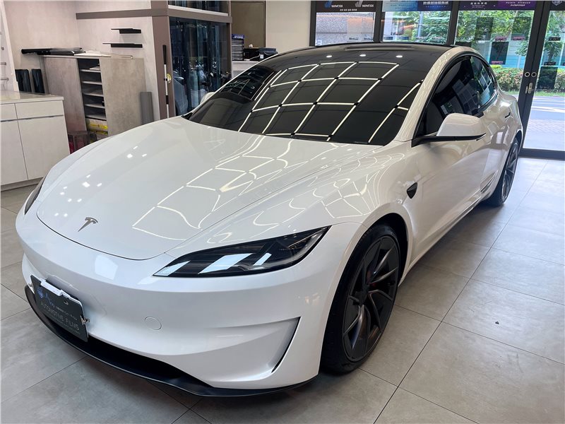 板橋專業汽車隔熱紙推薦：降低冷氣消耗，提升駕駛舒適度 - 2024 Tesla Model 3 - 前擋FSK冰鑽AT35搭配車身FSK冰鑽F20.FX7 - 新北震宣汽車隔熱紙