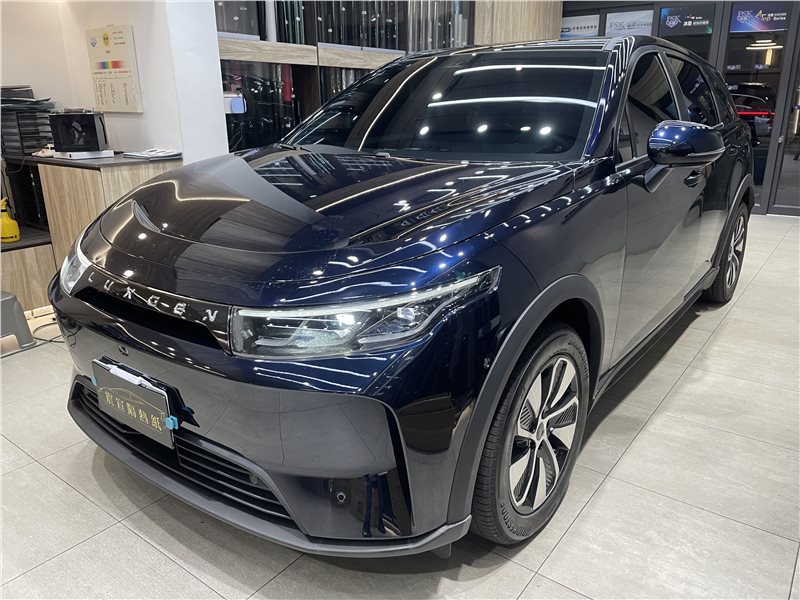  選擇更涼爽的駕駛體驗：Luxgen N7與FSK冰鑽的完美組合- 2024 Luxgen n7 前擋FSK F30 搭配 車身FSK F20.FX7 - 新北震宣汽車隔熱紙