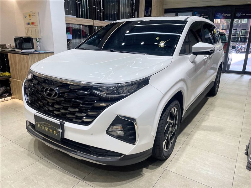 "現代Custin x FSK冰鑽隔熱紙：打造時尚與品質兼具的車內環境" - 2023 Hyundai Custin 前擋FSK F30 搭配 車身FSK F20