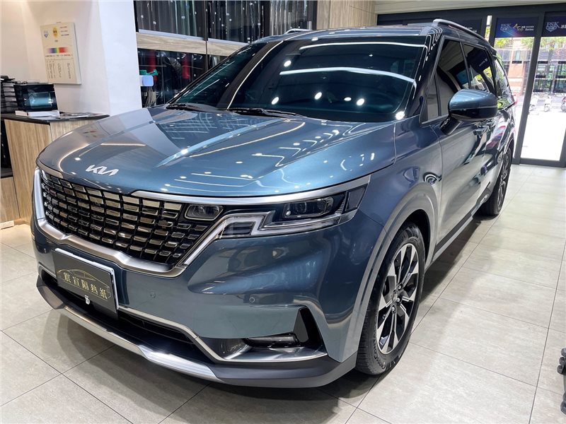 【極致舒適】Kia Carnival搭載最強FSK冰鑽ATOP隔熱紙，讓你坐享舒適旅程 - Kia Carnival前擋FSK AT35 搭配 車身FSK KT8